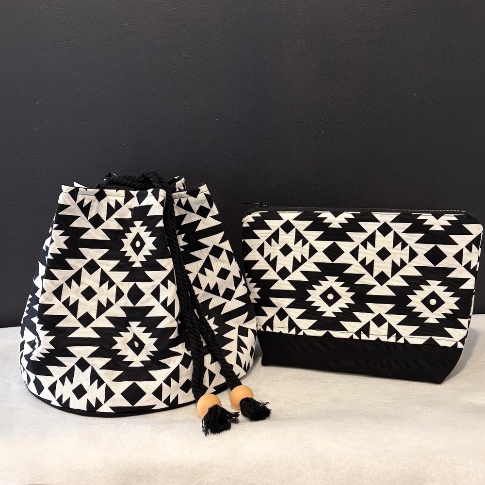 Drawstring project bag and matching accessory pou… - image 1